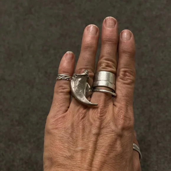 Sterling silver sand casted bear claw ring - Picture 7 of 14